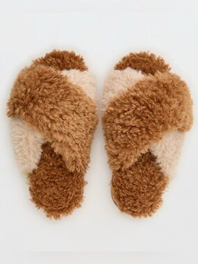 NWT✨Aerie Fuzzy Criss Cross Slippers Size US 8 Cake Butter Brown Tan Cozy Home